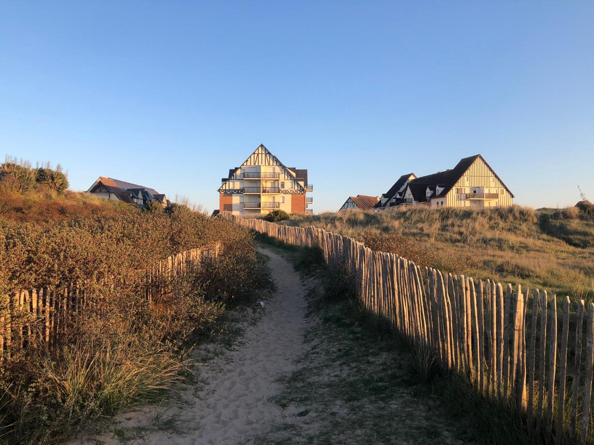 Le Petit Navire - Acces Direct Plage Cabourg Exterior foto