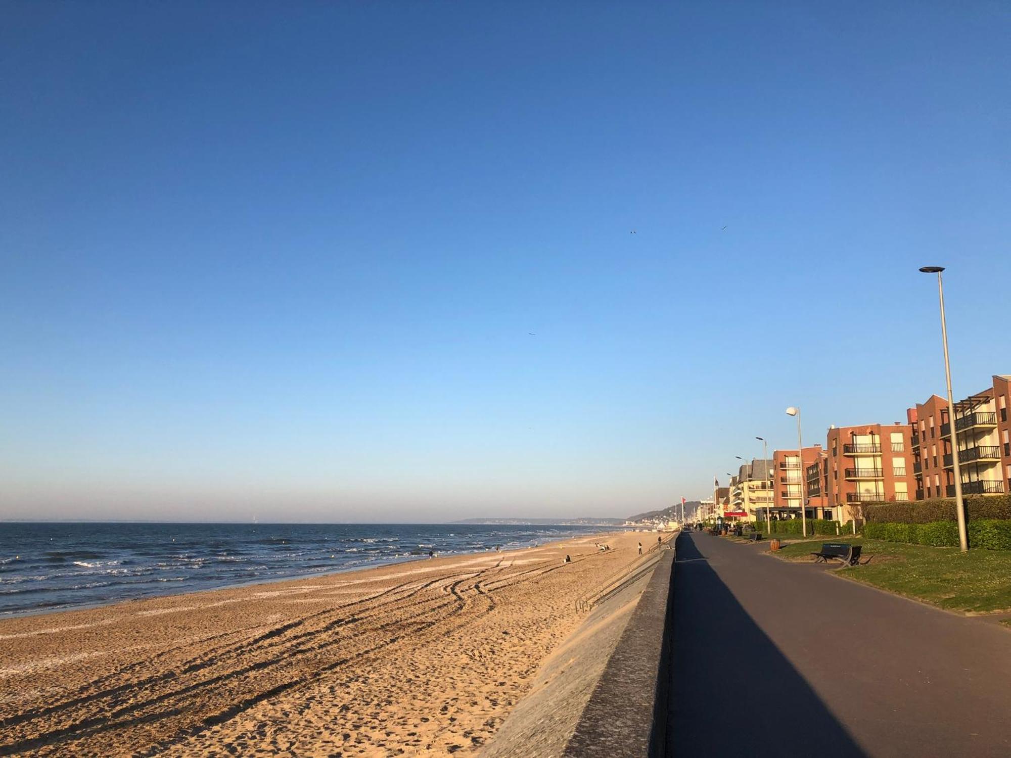 Le Petit Navire - Acces Direct Plage Cabourg Exterior foto